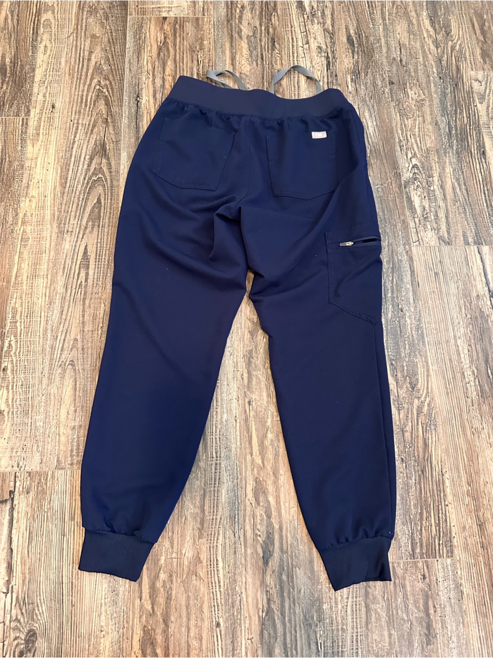 Figs Navy Women's Jogger Scrub Set - Picture 7 of 8